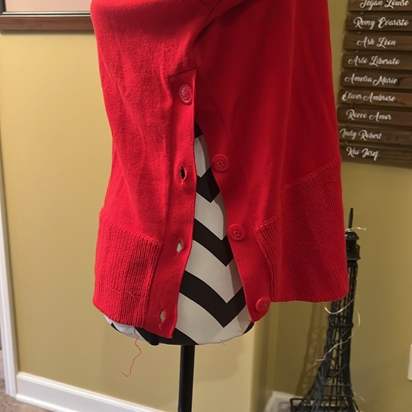 Tahari - Picture 4 of 7